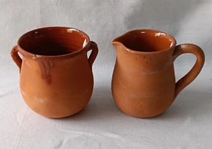 COPPIA VECCHIE BROCCHE CARAFFA CON MANICI IN TERRACOTTA VINTAGE. CL55 - Foto 1 di 6