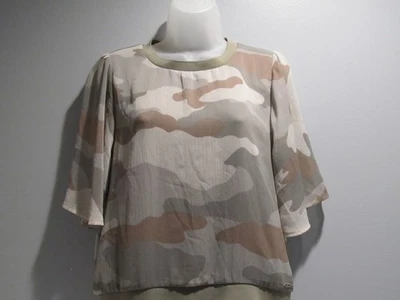 Blusa DKNY Camuflada Acampanada Manga Corta Talla M Para Mujer Informal Top Estampado Verde Foto 1 de 4