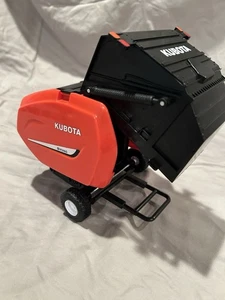 Empacadora redonda Ray Kubota BV5160 escala 1:18 implemento agrícola | ¡Excelente estado! - Imagen 1 de 8