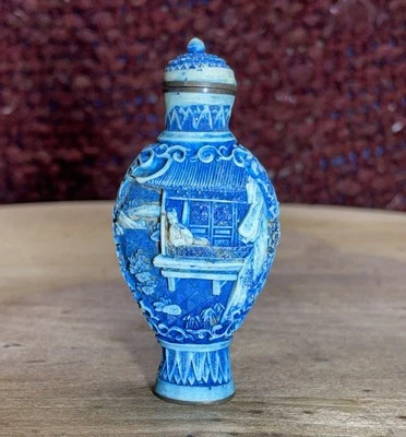 ANTIGUA BOTELLA TABACO CHINA AZUL Y BLANCO ARTESANAL RESINA Foto 1 de 4