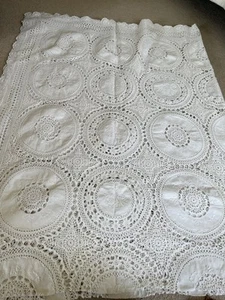 Beautiful Vintage White Crocheted Lace & Embroidered Cotton Tablecloth Large - Picture 1 of 10