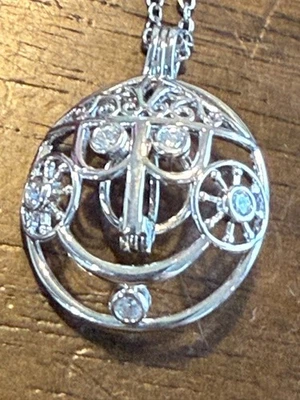 Dije colgante collar cara reloj mundo pequeño parques Disney (ENVÍO GRATUITO) Foto 1 de 2