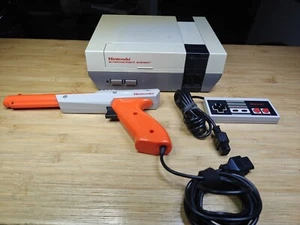 Nintendo Entertainment System HomeConsole - Gray NES-001 1985 (FOR PARTS ONLY)⚠️ - Picture 1 of 10