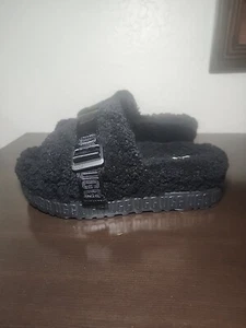 UGG Women’s 9 Soft Fluffita Yeah Platform Slide Ribbon Lamb Fur Black Adjustable - Picture 1 of 6