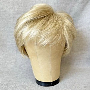 Noriko Wig 1672N Eva CREAMY BLONDE Short Pixie Swept Fringe Bangs Tapered Nape - Picture 1 of 14