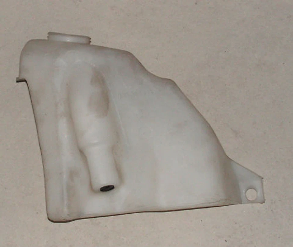 Reservatório de lavadora Volkswagen Polo/Derby número de peça 6N0955453H  - Imagem 1 de 1