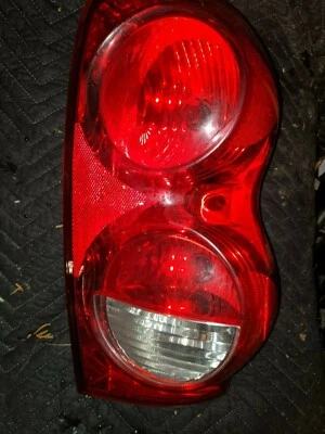 Dodge Durango 2004 2005 2006 2007 2008 2009 pasajero luz trasera derecha freno  Foto 1 de 2