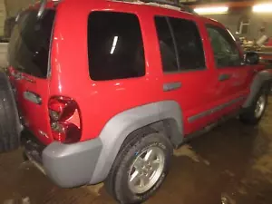 02 03 04 05 06 07 JEEP LIBERTY Alternator - Picture 1 of 16