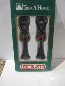 TRIM A HOME BATTERIEBETRIEBEN BELEUCHTETE LATERNENMASTEN WEIHNACHTSDORF ZUBEHÖR - Bild 1 von 3