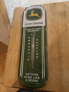 John Deere Farm Traktor mit geprägtem Metall-Schild-Thermometer 18"x 5,75" aus Kunststoff - Bild 1 von 7