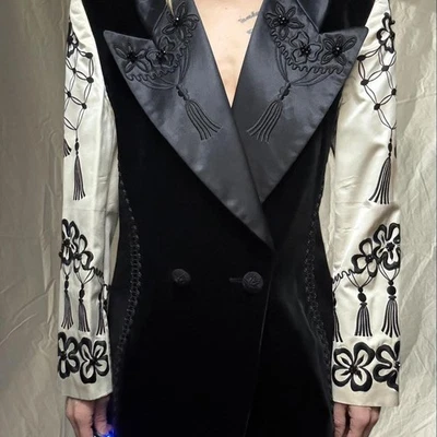 IMPRESIONANTE Blazer Escada Bordado Seda y Terciopelo, Talla 40 Grande Foto 1 de 4