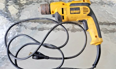 Дрель проводная DEWALT DWD112 бывшая в употреблении работает, хорошее состояние товара - Изображение 1 из 4