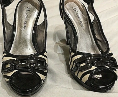 Tacones de plataforma Anne Klein para mujer con punta abierta negros/blancos talla 5M Foto 1 de 4