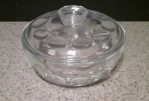 Vintage Pyrex Corning Rühren Servieren Kasserolle DAUMENABDRUCK 7" Ofen Schüssel mit Deckel - Bild 1 von 4