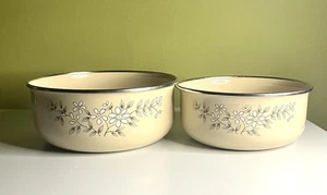 Pair Of Vintage Retro Enamel Metal Nesting Bowls Tan White Floral Flowers - Picture 1 of 9