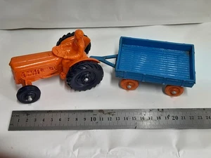 TRACTOR Y REMOLQUE TOMTE LAERDAL A GRAN ESCALA DE COLECCIÓN 14,99 £ ARRANQUE - Imagen 1 de 8