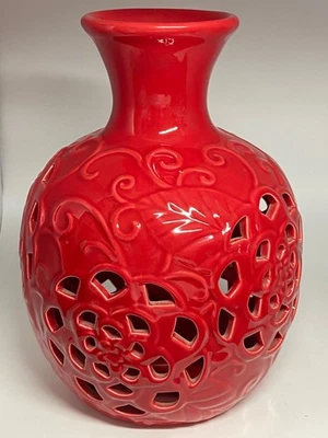 Linterna de cerámica roja con diseño floral recortado, 8,5" de alto Foto 1 de 4