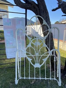 ANTIQUE ORNATE CAST IRON VICTORIAN TWIN BED COMPLETE FRAME HARDWARE QUILT RACK - Picture 1 of 12