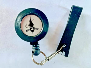 PIN ON RETRACTOR Inc LINE CUTTER / SNIPS /KNOT PICKER *FLY / CARP / COARSE / SEA - Picture 1 of 2