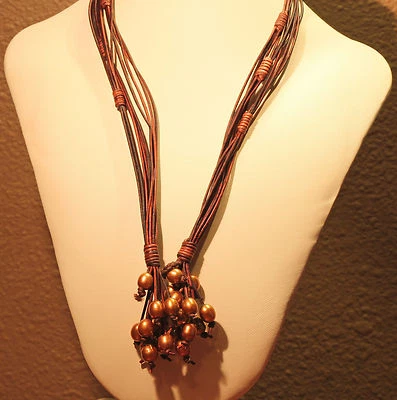 Collar de perlas de chocolate de agua dulce natural racimo y cordón de cuero marrón  Foto 1 de 3