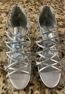 Easy Street Nightingale Evening Sandal Siver Size 8.5 WW NIB With Dance Flex - Picture 1 of 7