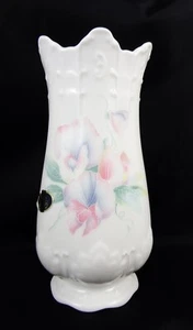 Sehr hübsche Vase Aynsley Fine Bone China Little Sweetheart geprägt - Bild 1 von 3