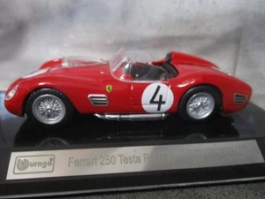 Bburago 1959 Ferrari 250 Testa Rossa Rennwagen 1:43 Diecast mit Koffer - Bild 1 von 9