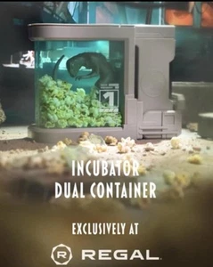 Jurassic World Rebirth 2025 Popcorn Eimer Getränkehalter Regal Inkubator IN HAND - Bild 1 von 7