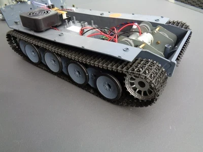 RC Panzer  1:16 Tiger 1 Unterwanne mit Ketten  Rückwand Rauch u Metall Getriebe - Bild 1 von 4