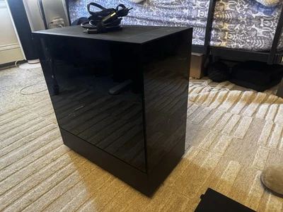 Computadora para juegos NZXT Player Two/monitor de 360 Hz Foto 1 de 4