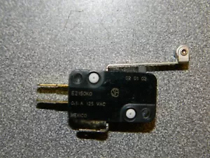 Cherry E2150K0 Interruttore miniaturizzato 1/2 HP 0,1 AMP 125 VAC W Rullo leva - Foto 1 di 4
