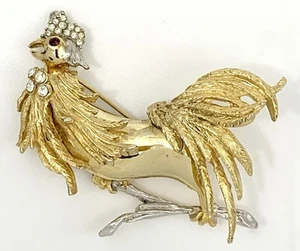 RARE Signed Vintage Hattie Carnegie Gold Tone Rooster Rhinestone Brooch Pin - Picture 1 of 7
