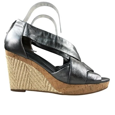 Sandalias de cuña Cole Haan para mujer 9,5B Delfina peltre plateadas punta abierta tacón alto Foto 1 de 4