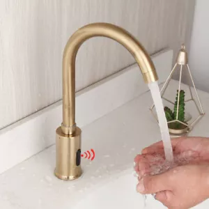 Grifo de lavabo mezclador de 1 orificio giratorio dorado cepillado con sensor automático - Imagen 1 de 6