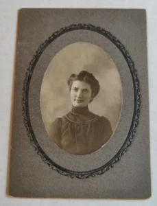 Vintage Cabinet Card Smiling Woman in Black Dress and hair up - Bild 1 von 2