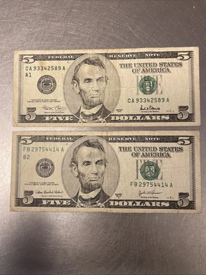 Two Vintage $5 Federal Reserve Notes Rare 2001 And 2003A - Image 1 of 4