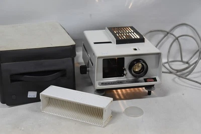 Proyector de diapositivas de película de 35 mm Braun Paximat Triumph - Tipo manual/mano - De colección Foto 1 de 4
