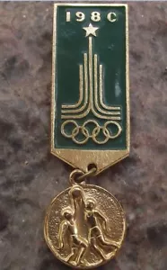 1980 Moscow Summer Olympic Games Basketball Event Medal Style Pin Badge - Picture 1 of 3