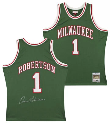 Bucks Oscar Robertson Signed 1970-71 Green M&N Swingman Jersey BAS Witnessed - Image 1 of 4