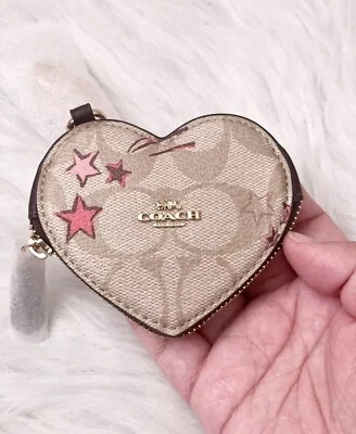 Nuevo con etiquetas Bolso Coach Corazón Bolsa Dije en Lona Signature con Estampado de Corazón y Estrella Foto 1 de 4
