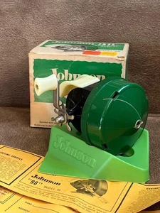 JOHNSON model "98" SPIN CAST REEL    with box & papers     fishing - Picture 1 of 8