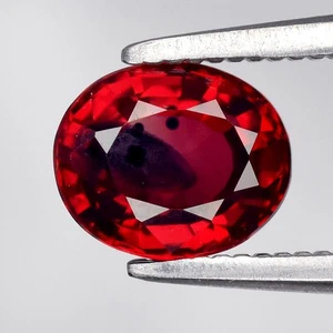 💎 0.86ct 5.8x4.8mm VS Oval Red Ruby - Glowing, Madagascar Gemstone - Picture 1 of 4