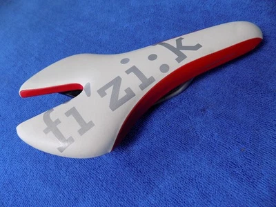 FIZIK ARDEA SEAT SADDLE MANGANESE RAILS 135MM WHITE/RED EXCELLENT - Image 1 of 4