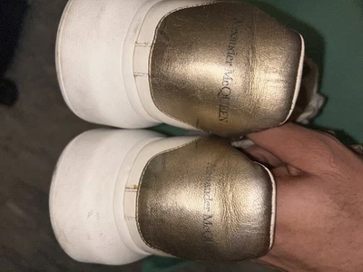 Alexander McQueen - Photo 1/3