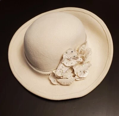 Sombrero Derby Jack Mcconnell Boutique Off-White Marfil Adornado Estrás Damas Foto 1 de 4