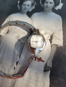 Vintage Elgin Ladies 710 10k Rolled Gold Wristwatch 17 jewels w/ Solid 10k Cross - Picture 1 of 12