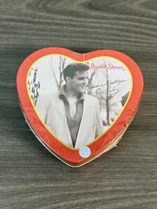 Lata de caramelo Russel Stover Elvis Presley en forma de corazón - sellada - Imagen 1 de 11