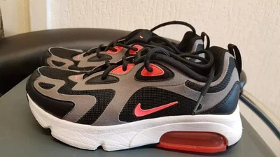 Scarpe da ginnastica Nike Air Max 200 GS nere e grigie taglia UK 4 - Immagine 1 di 4