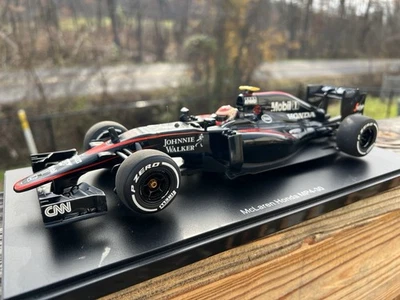 2015 AutoArt Jenson Button McLaren Honda MP4-30 1:18 Formula 1 - Image 1 of 4