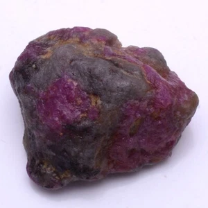 Zaffiro Naturale 178 Cts Con Macchie Rubino Grezzo Splendido Non Trattato Gemma Sciolta - Foto 1 di 6